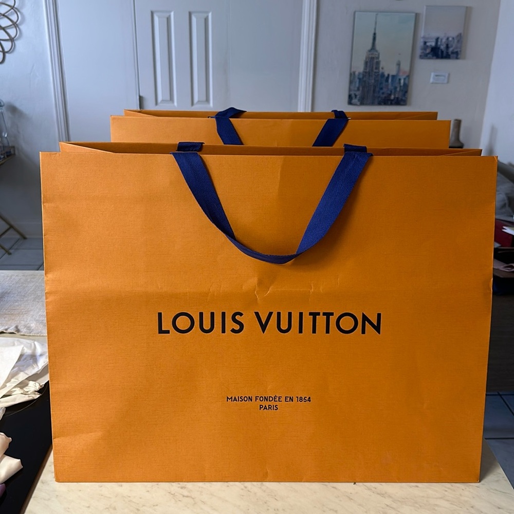 ✨✨Luxury Designer Bags and Boxes for Sale!
LOUIS VUITTON BAG FOR SALE✨🧡